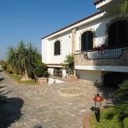 Lura Bed and breakfast 3*