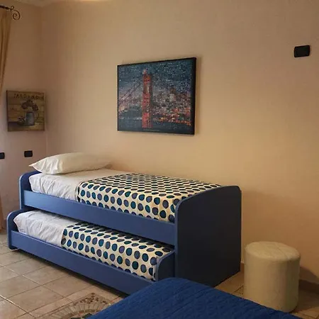 Lura 3* بومبيي