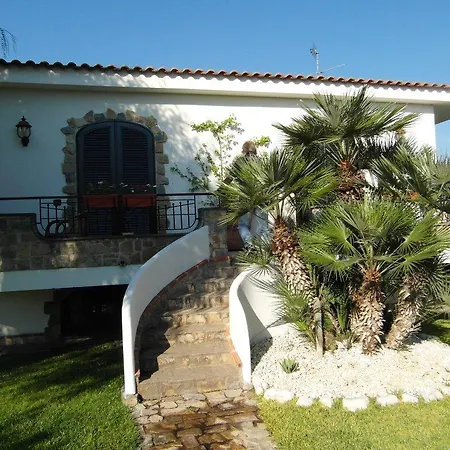 Lura 3* بومبيي