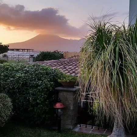 Lura فندق مبيت وإفطار بومبيي