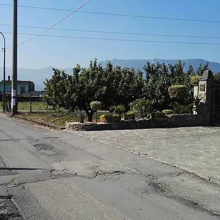 فندق مبيت وإفطار Lura بومبيي