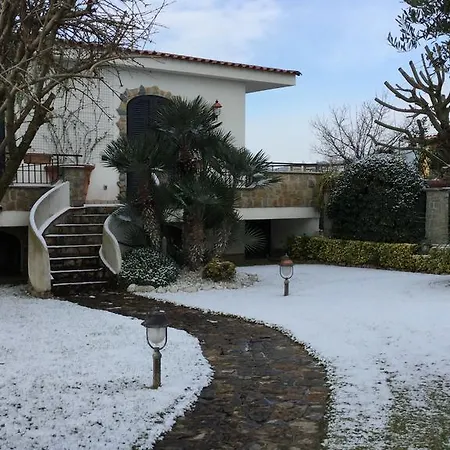 فندق مبيت وإفطار Lura بومبيي