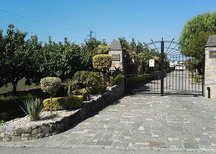 Couette-café Lura 3*